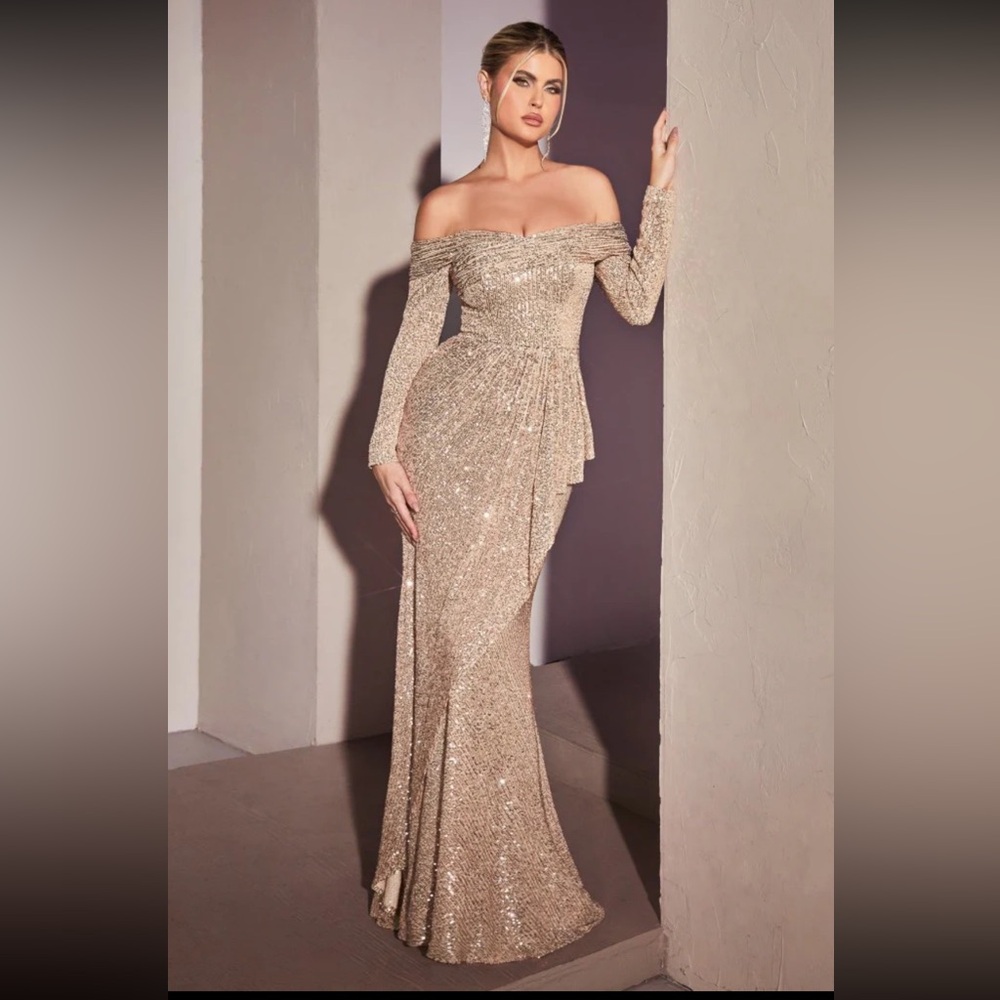 LADIVINE Off-shoulder Neckline Long
Mermaid Gown